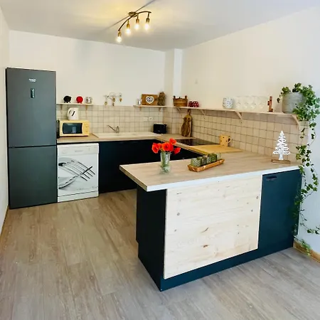 Situe En Rez De Jardin Avec Piscine Privee En Ete Apartment