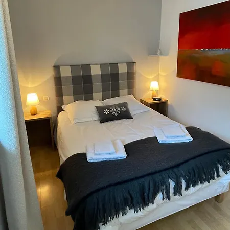 Apartment Situe En Rez De Jardin Avec Piscine Privee En Ete Séez